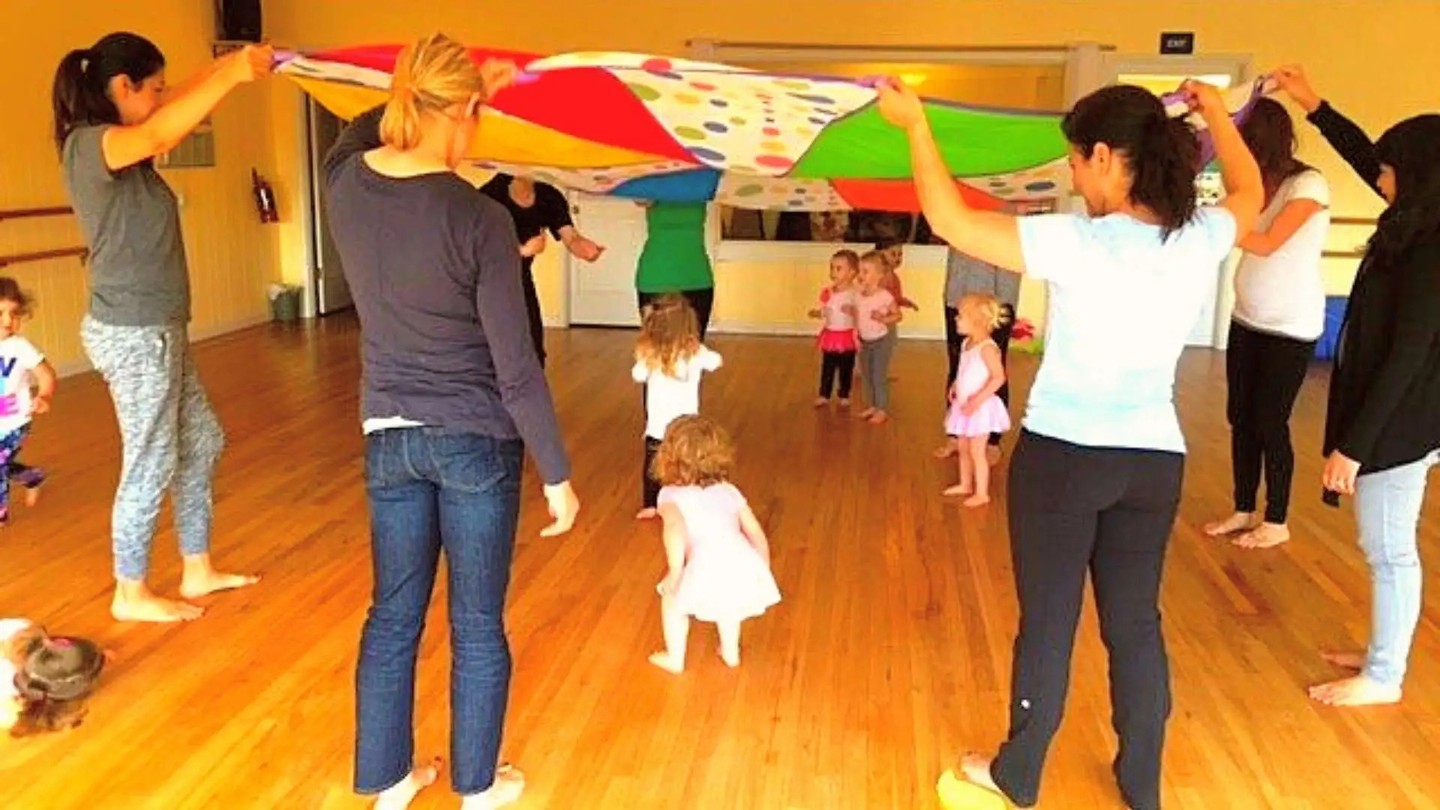 Toddler dance classes near me: Ever wonder what actually happens in a toddler dance class before your kid starts learning real ballet? Spoiler: it’s not pliés yet — it’s parachutes, parents on the flo